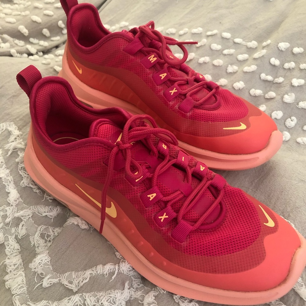 Nike Air Max Axis Women’s Sneakers Size 8